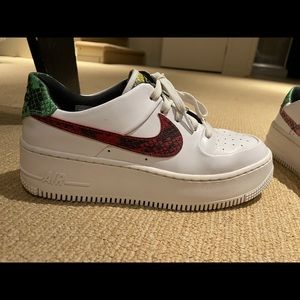 NIKE AIR FORCE SAGE LOW PREMIUM ANIMAL - WOMENS 8